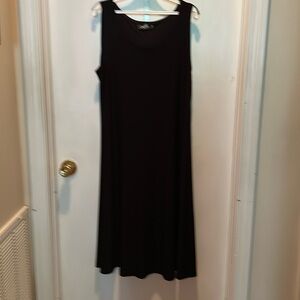 Sleevess, round neck simply black dress